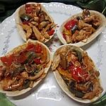 recette Panadillas garnis d'émincés de poulet et légumes du soleil.