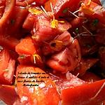 recette Salade de tomates aux fleurs d’œillet d'inde et aux fleurs de basilic