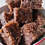 recette petits carrés aux dattes, noisettes et chocolat