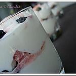 recette ** Trifle au verre onctueux, biscuité et fruité : crème fouettée, biscuits roses de Reims, mûres **