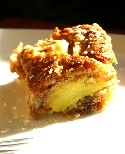 Gâteau au muesli et pommes caramélisées au Pastis
