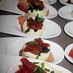 olives noires : recette PANA COTA AU PARMESAN OLIVES NOIRES TOMATES SECHEES JAMBON SERRANO