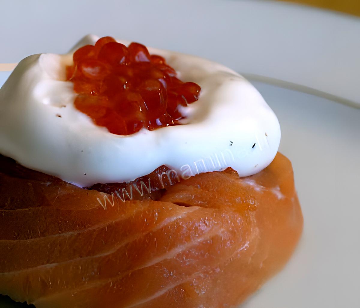 recette SAUMON ET SON PAILLASSON DE POMMES DE TERRE, CHANTILLY ET OEUFS DE SAUMON