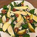 recette Salade de jeunes pousses d"épinards, poires, noix et bleu et sa vinaigrette au sirop d'érable
