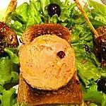 recette Salade d'aiguillettes de canard gras à la cerise et son toast de foie gras