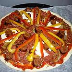 recette Pizza viande hachée, merguez, poivrons