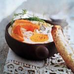 recette Oeufs cocotte truite fumée et fourme d'Ambert