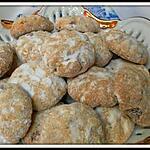 recette Ghriba aux raisins secs, noix de pécan et graines de sésame (biscuits Marocains)