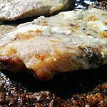 Cotes de porc gratinées à la créme de roquefort
