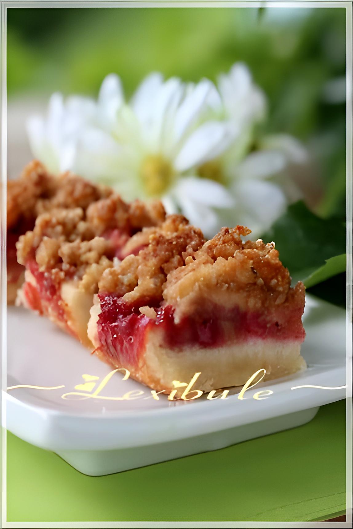recette Carrés à la rhubarbe et aux fraises