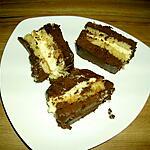 Crème fraîche : recette gâteau chocolat blanc et noir aux pignons