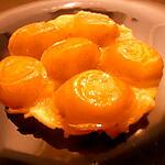 tartelette retournée aux mirabelles et romarin