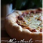 recette Pizza au poulet à la Mexicaine sur pâte farcie au fromage