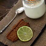 recette Yaourts au lait de chèvre, vanille, citron vert et miettes de Spéculoos
