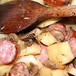 recette Pommes de terre aux saucisses fumées, champignons et romarin