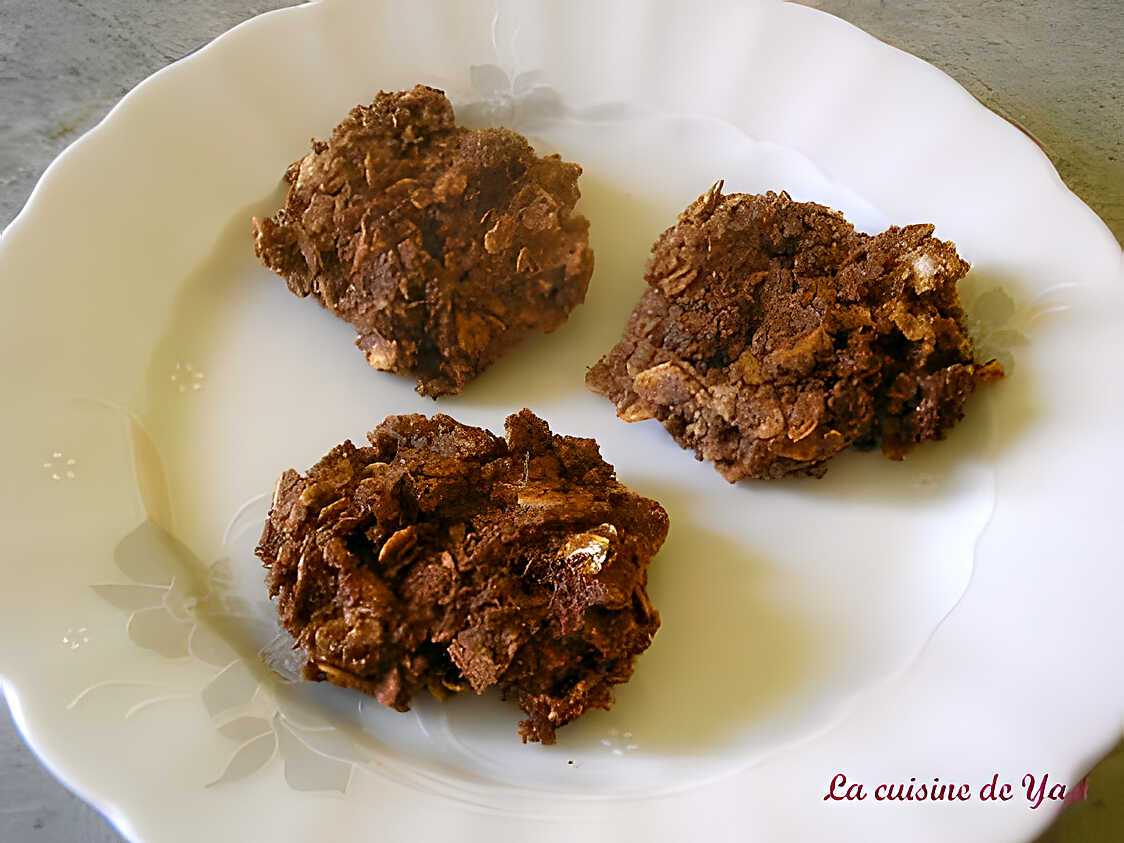 Recette de Biscuits sans cuisson aux flocons d'avoine, chocolat et noix