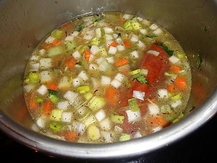 recette SOUPE DE LEGUMES AU MORTEAU DE JEANMERODE