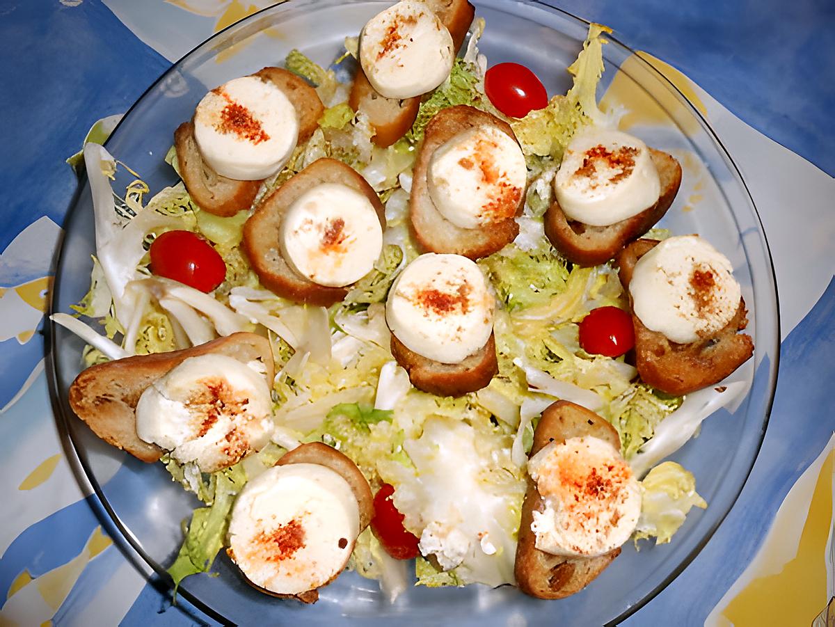 recette Frisée aux petits croutons de chévre frais