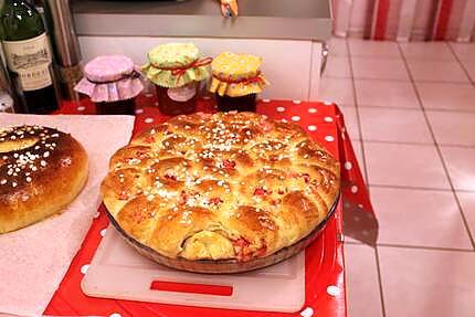 recette BRIOCHE LÉGÈRE ET MOELLEUSE AVEC PRALINES