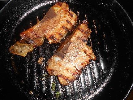 recette Oeufs au plat et poitrine de porc grillée
