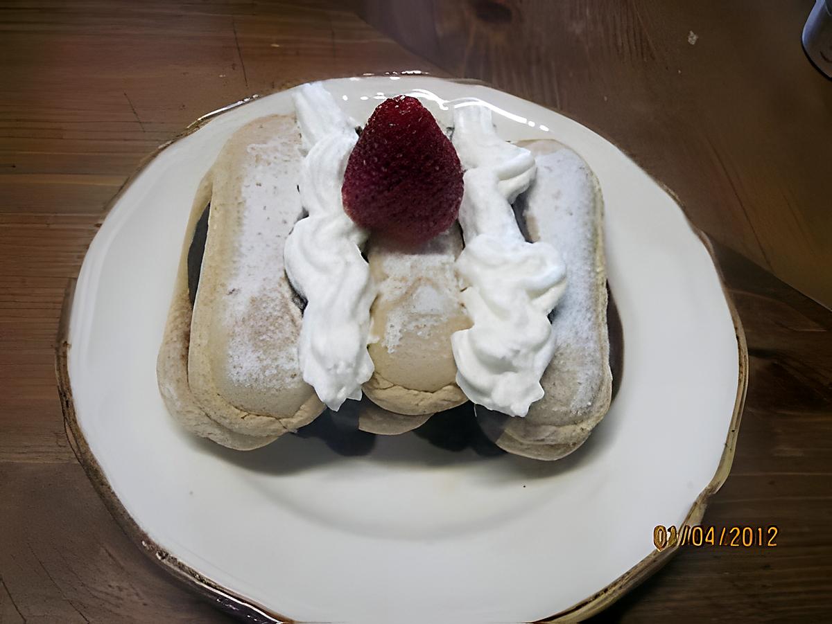 recette Biscuits moelleux au chocolat, fraises, Chantilly.