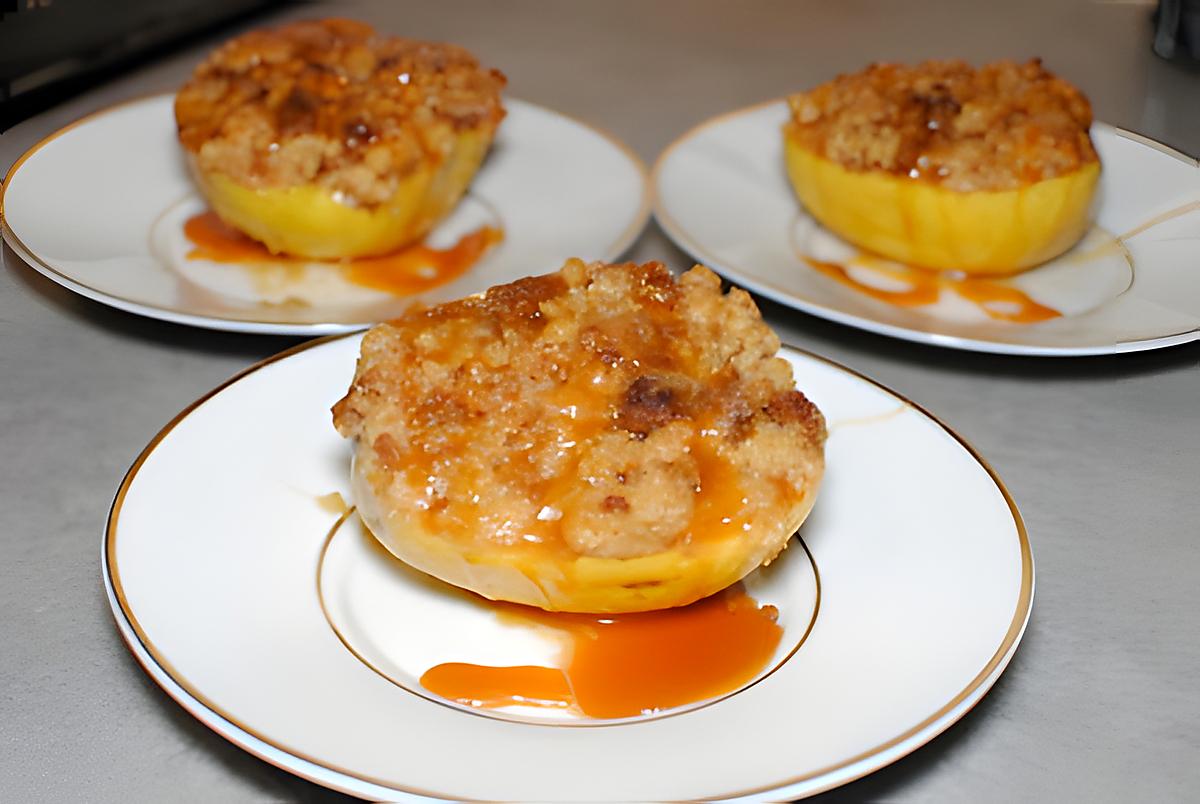 recette Pomme avec son crumble au spéculoos et caramel au beurre salé