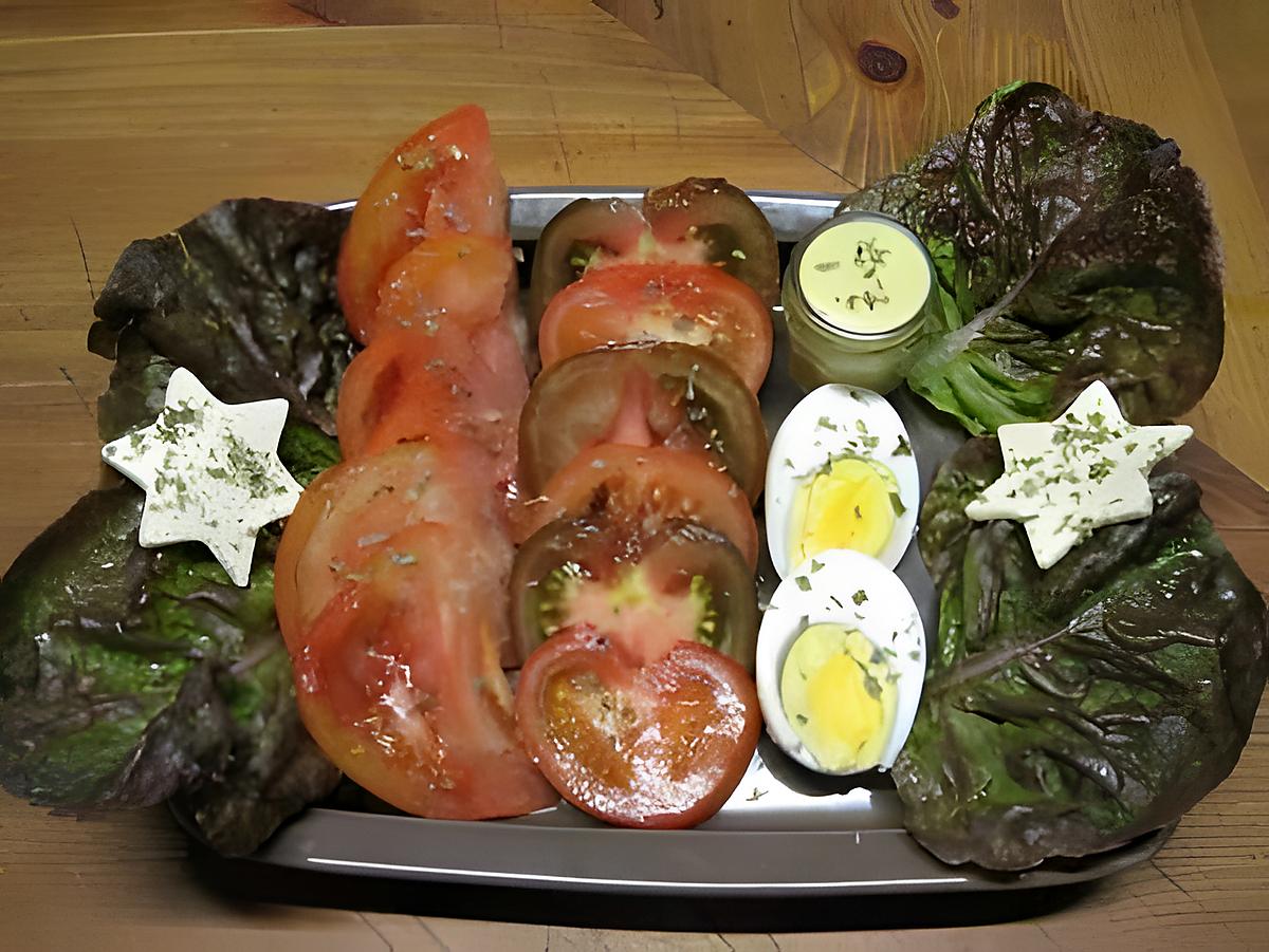 recette Entrèe de tomates variées. et oeufs durs.