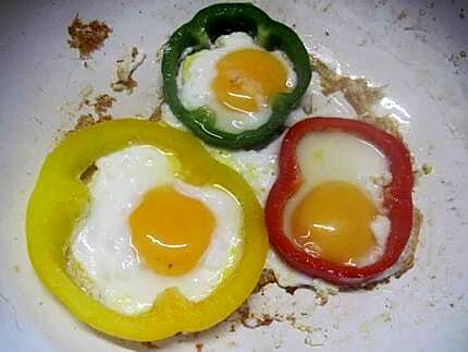 recette Poivrons tricolores aux oeufs.