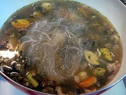 recette Vermicelles chinois aux champignons noirs et crustacés.