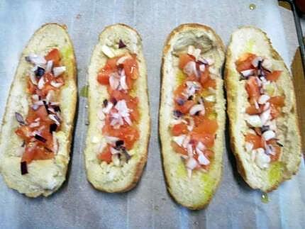 recette Baguettes garnies  au thon au four.