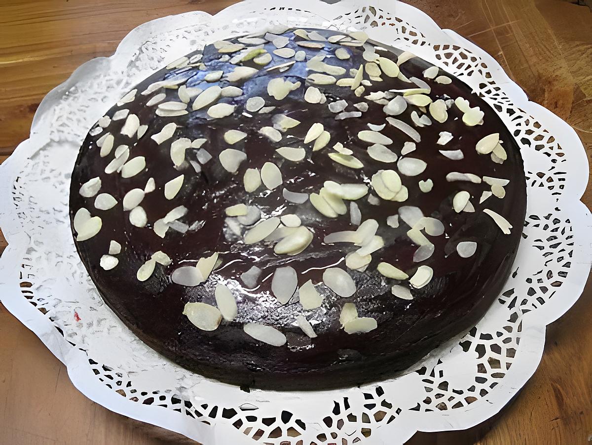 recette Gâteau au chocolat et amandes, coulis de framboises.