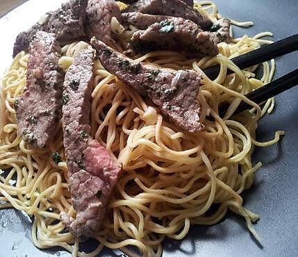 recette Boeuf à l'ail sautés sur vermicelles chinoises