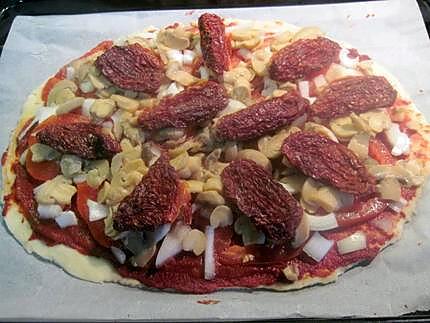 recette Pizza aux champignons, et tomates séchées.