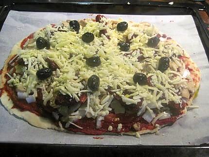 recette Pizza aux champignons, et tomates séchées.