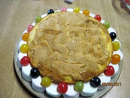 recette Gâteau bonbons anniversaire enfants sans cuisson et rapide.