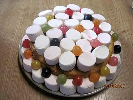 recette Gâteau bonbons anniversaire enfants sans cuisson et rapide.