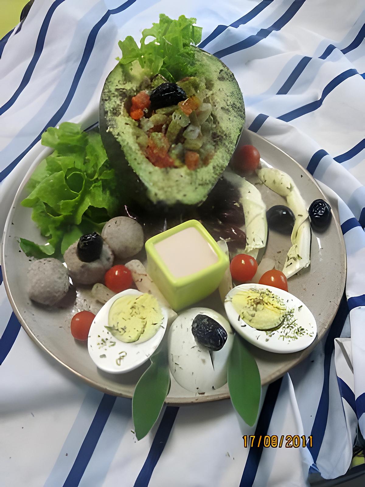 recette Avocat garni de crudités.