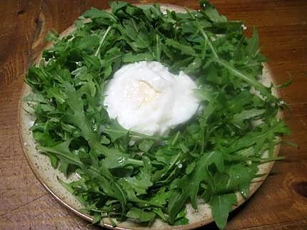 recette Nid de roquette et oeufs mollet.