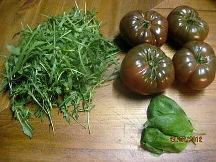 recette Nid de roquette et tomates noires.