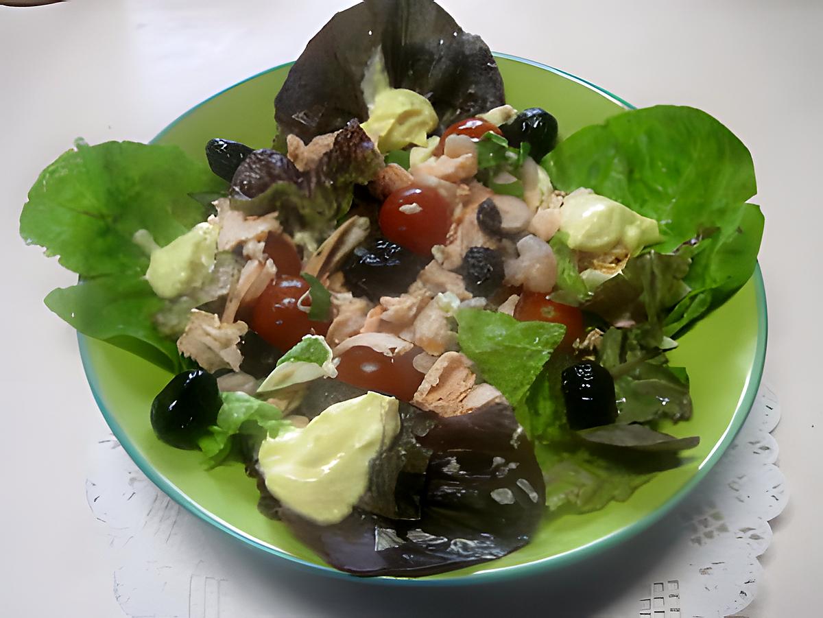 recette Plat garni, au saumon, crevettes, olives, fromage, basilic, mayonnaise.
