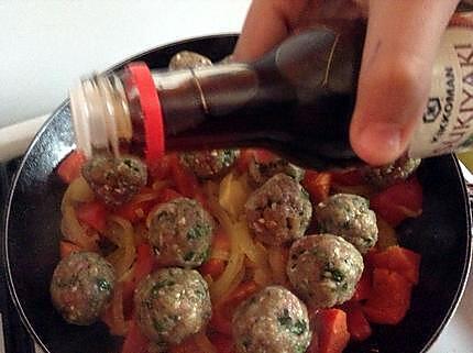 recette sandwich aux boulettes de viande en sauce sukiyaki