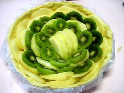 recette Tarte aux pommes et kiwis à la crème.