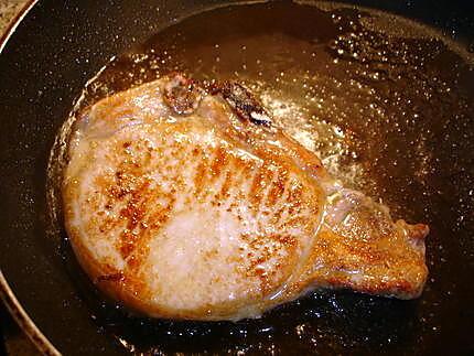 recette Côtelettes de porc en habit piperade (à ma façons)