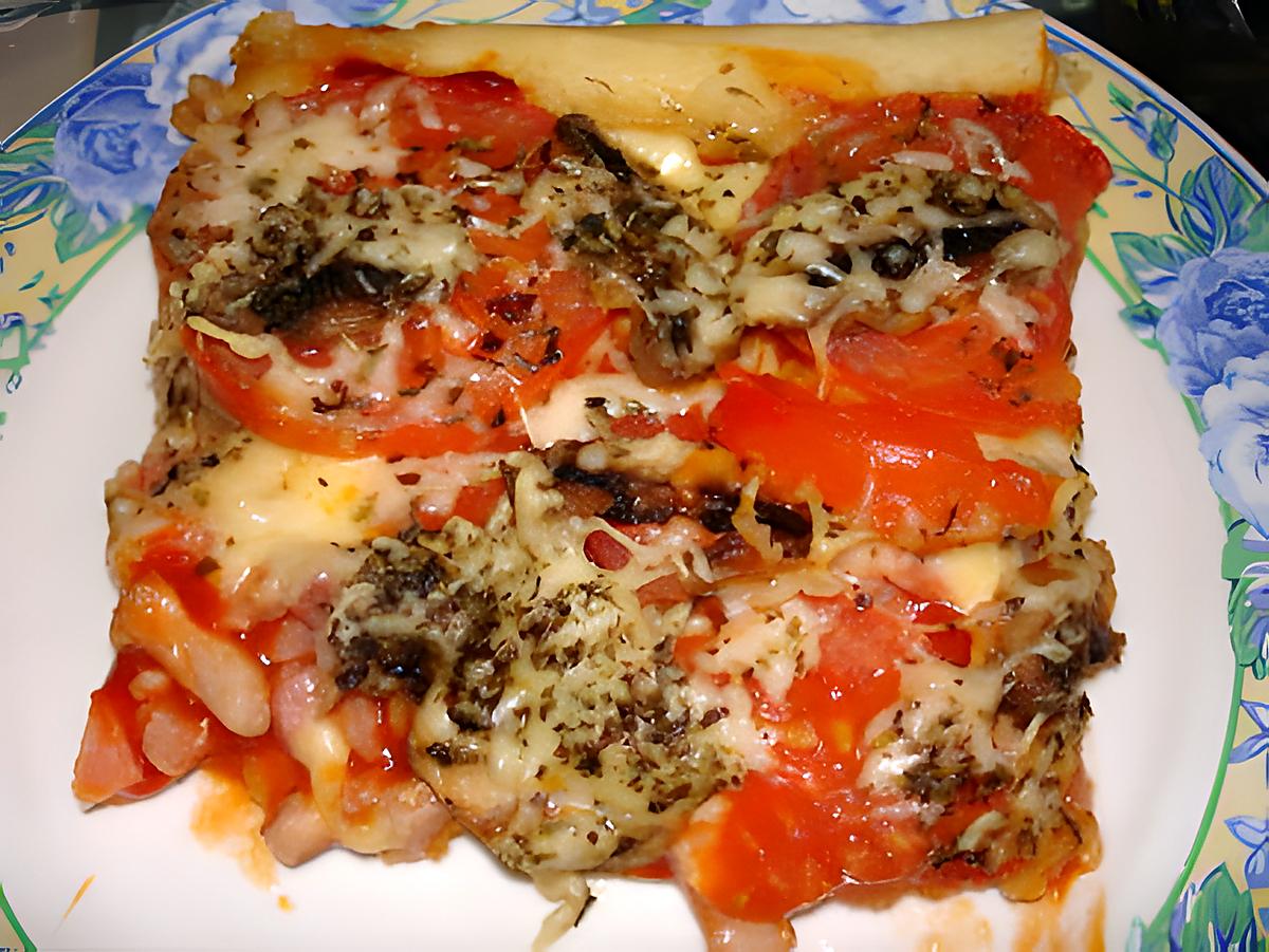 recette Pizza aux tomates lardons, maasdam et champignon frais