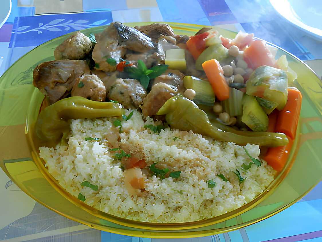 Recette de COUSCOUS AU LAPIN ET BOULETTES D' MERGUEZ