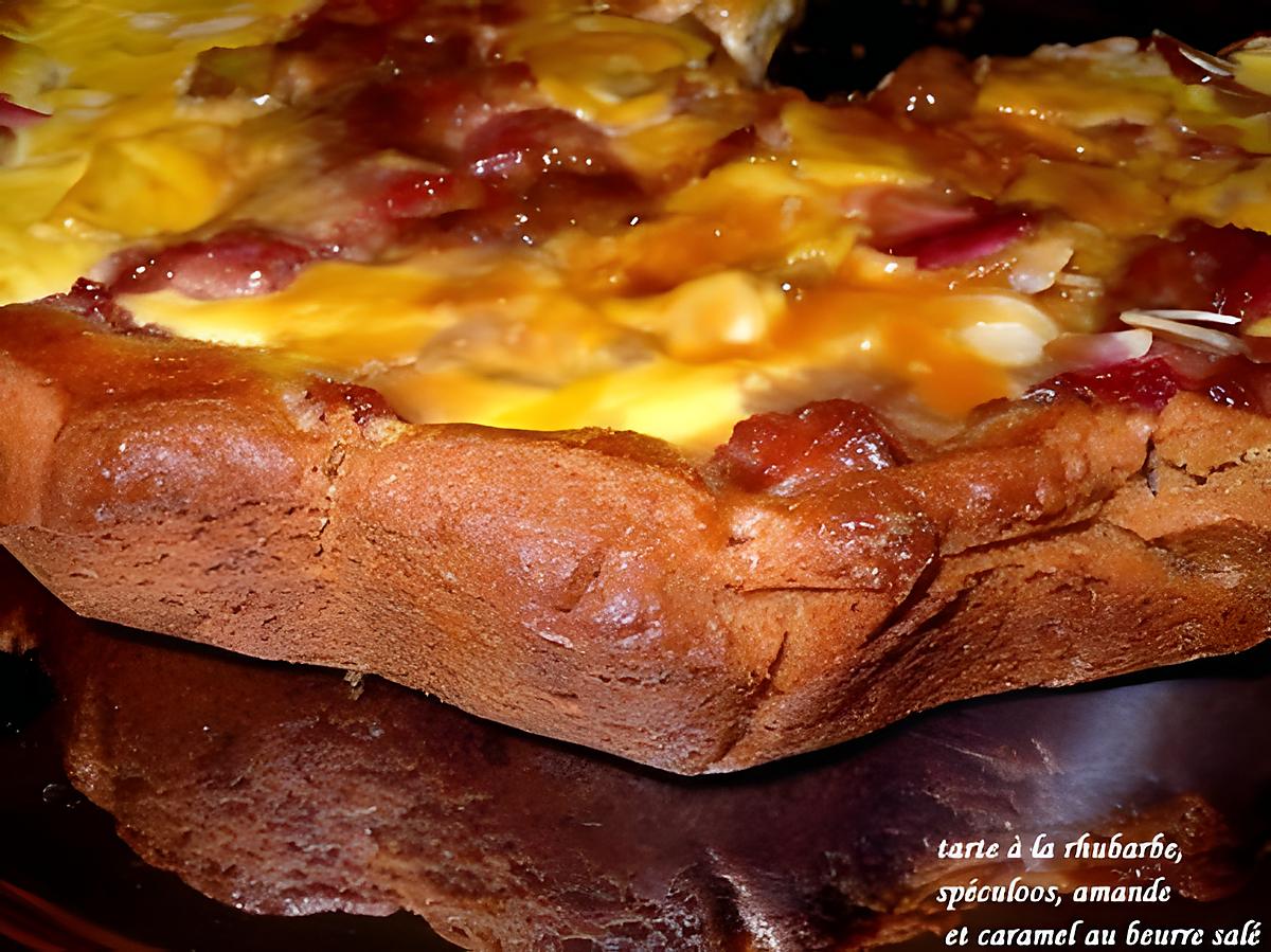 recette Tarte à la rhubarbe,spéculoos, amandes et caramel beurre salé