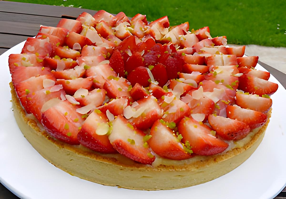 recette Tarte aux fraises à la crème d'amandes et à la crème pâtissière aromatisée à l'amaretto