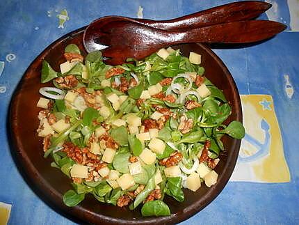 recette Salade de mache aux noix et cantal