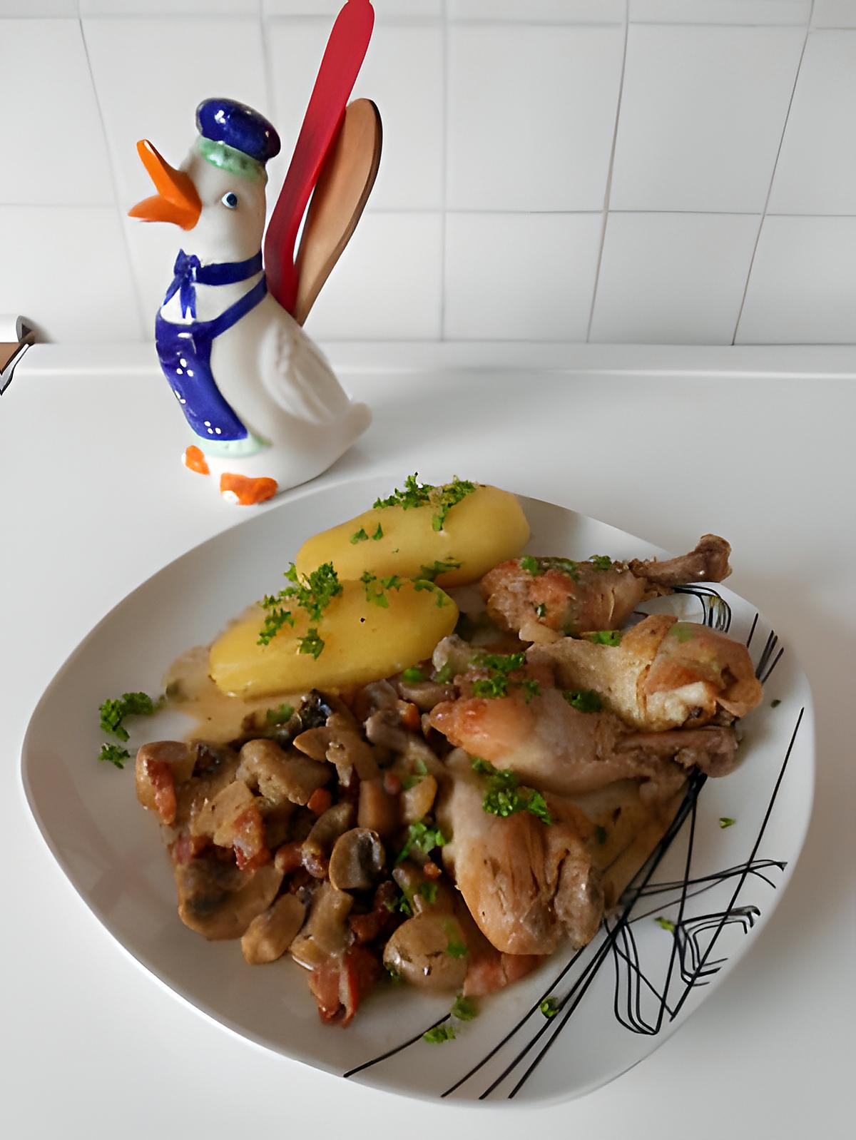 recette Pilons de poulet à la crème, aux lardons fumés, champignons et porto.