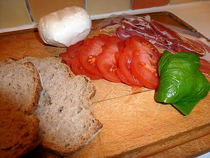 recette bruschetta à la tomate,jambon et mozza